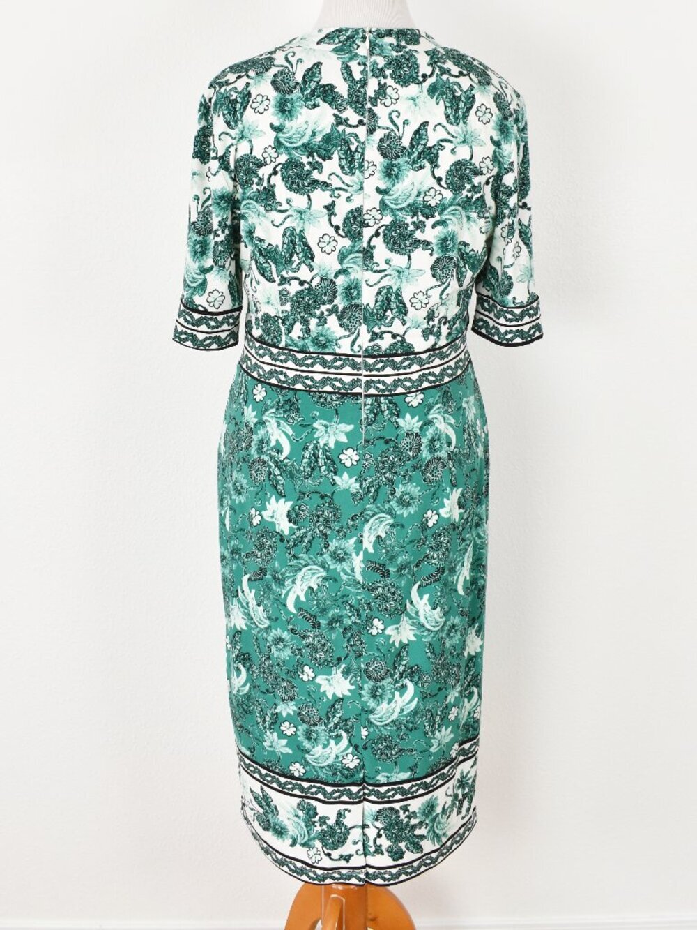 Maggy London Floral V-neck Color Block Sheath Dress - 14 - Picture 6 of 10